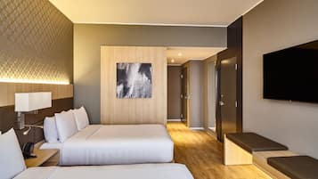 Habitación, 2 camas matrimoniales | Escritorio, espacio para trabajar con laptop y wifi gratis