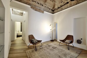 Interior - Savoy Blue 366 (Catania)