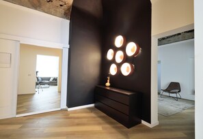 Interior - Savoy Blue 366 (Catania)