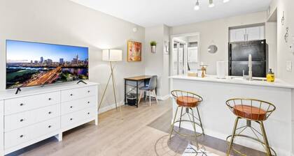 Charming Studio Close to Downtown and Domain