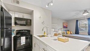 House | 1 bedroom - Charming Studio Close to Downtown and Domain (Austin)