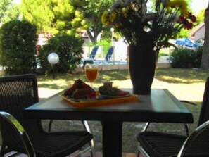 Outdoor dining - Royal Hotel Aigues Mortes (Aigues-Mortes)