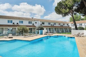 Outdoor pool - Royal Hotel Aigues Mortes (Aigues-Mortes)