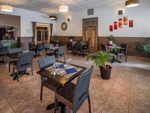 Dining - Mona Lisa Royal Hotel (Aigues-Mortes)