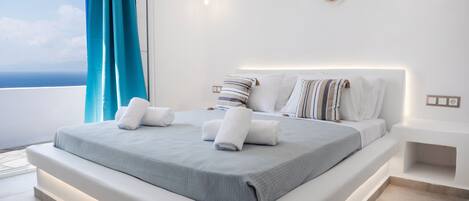 Frette Italian sheets, premium bedding, in-room safe, soundproofing