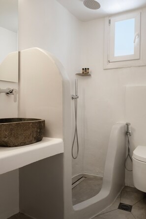 Superior Suite | Bathroom | Shower, rainfall showerhead, hair dryer, slippers - Feel Breeze (Mykonos)