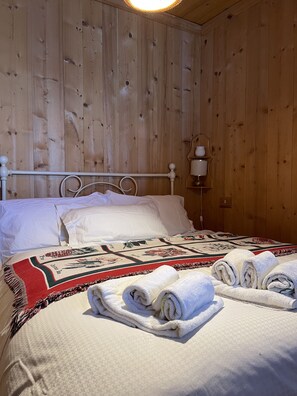 3 bedrooms, desk, iron/ironing board, travel cot - Chalet Leonard House in the Woods Bike&Nature (Lago Villagrande)
