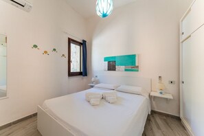 2 bedrooms, iron/ironing board, WiFi, bed sheets - Fantastic Seaview Turquoise House (Santa Margherita di Pula)