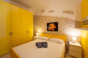 2 chambres, fer et planche à repasser, Wi-Fi, draps fournis