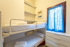 2 quartos, ferros/tábuas de passar roupa, Wi-Fi, roupa de cama