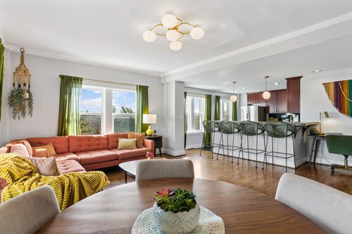 Plaza Scenic - Walk to Nelson + Plaza +Streetcar