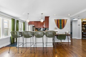 Interior - Plaza Scenic - Walk to Nelson + Plaza +Streetcar (Kansas City)