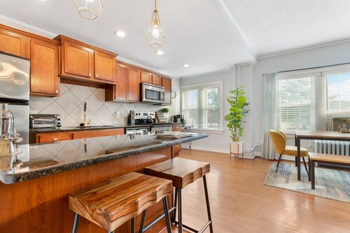 The View - 1 Bed Plaza Condo + Amazing View