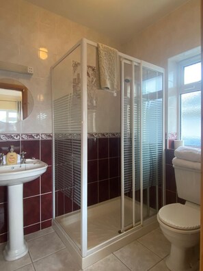 Superior Double Room | Bathroom