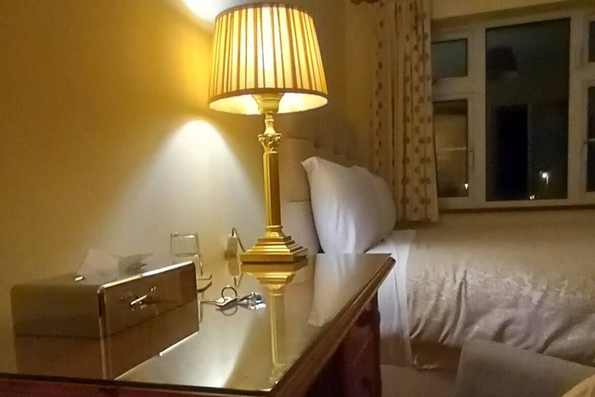 Habitación doble Deluxe | Tabla de planchar con plancha y wifi gratis