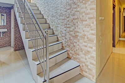 Collection O 91666 Meyli Guesthouse