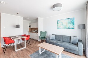 Comfort Condo, Non Smoking | Private kitchen | Fridge, microwave, stovetop, dishwasher - Sporthotel Neuruppin - Apartmenthaus mit Ferienwohnungen (Neuruppin)