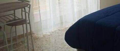 Standard Double Room | Meja, katil bayi mudah alih, Wi-fi percuma