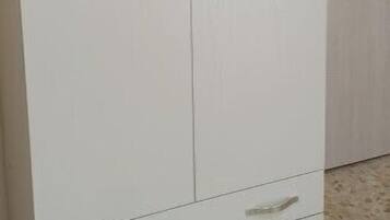 Desk, travel crib, free WiFi