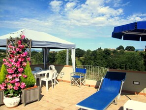 Outdoor dining - POGGIO ALLA CAVALLA FARMHOUSE with swimming pool in the heart of Tuscany (Toscana)