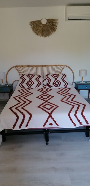 3 chambres, bureau, lit parapluie, draps fournis