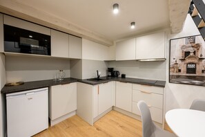 Lägenhet | Eget pentry | Minikylskåp, mikrovågsugn, spishäll och diskmaskin