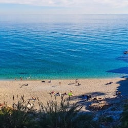 Una spiaggia nelle vicinanze, 20 bar sulla spiaggia