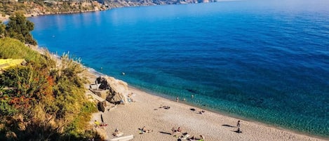 Playa en los alrededores y 20 bares en la playa