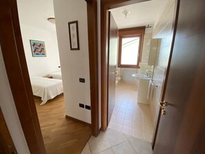1 Schlafzimmer, Zimmersafe, Bügeleisen/Bügelbrett, kostenloses WLAN