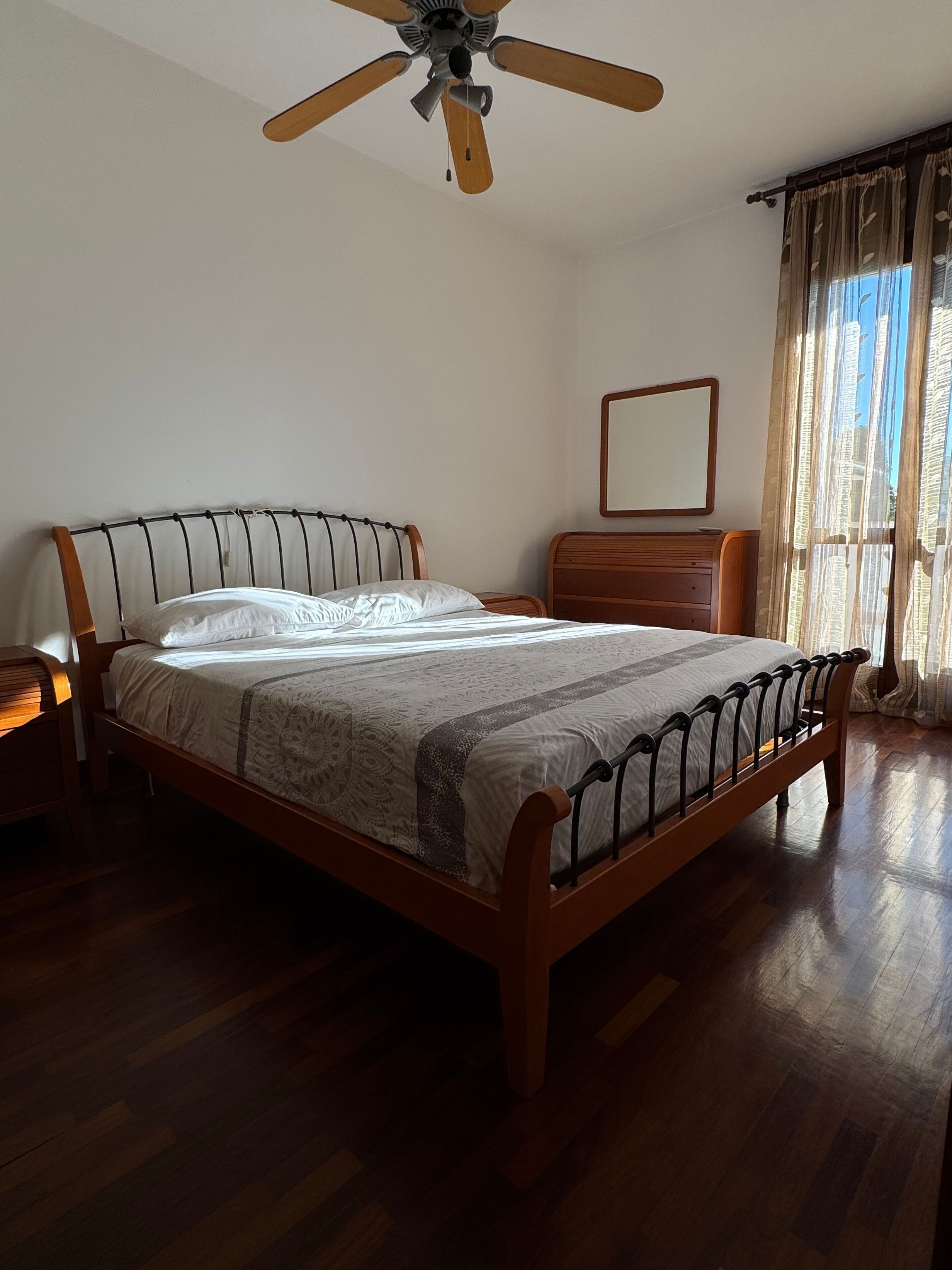 1 chambre, coffres-forts dans les chambres, fer et planche à repasser