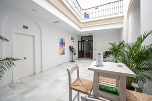 Reception - Apartamentos Santa María 15 (Jerez de la Frontera)