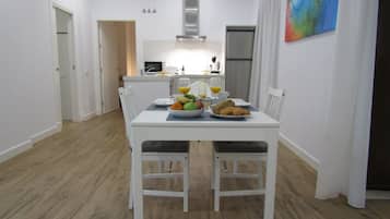 Appartement | Coin séjour | TV connectée de 43 pouces avec chaînes numériques, télévision