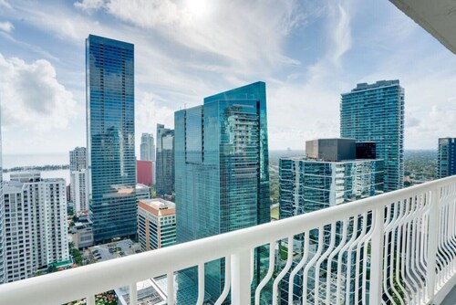 2BR Penthouse with Unbeatable Water Views and Parking