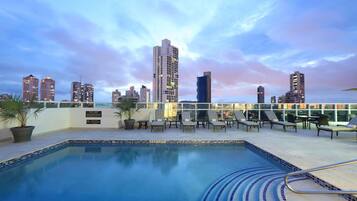 حمّام سباحة خارجي