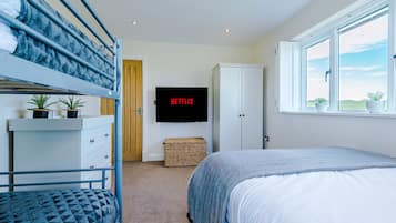 Deluxe House | 3 bedrooms, free WiFi