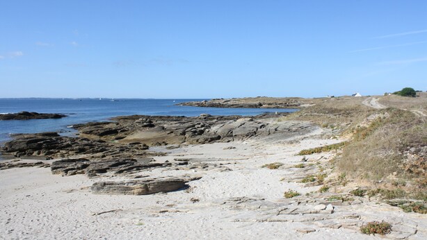 A rocky beach with a clear sky. - "Entre nous"-Quiberon center-10p-Parking-Wifi (Quiberon)