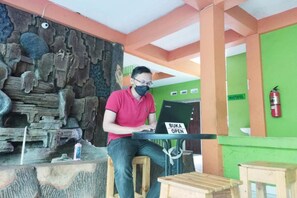 Reception - OYO 90706 Kost Alam Jaya Syariah (Karawang)