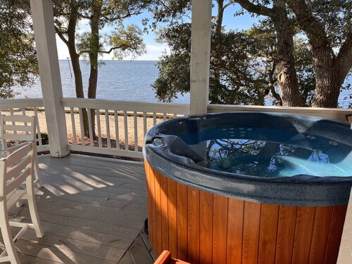Sunset Views! Waterfront in Corolla Light. Pool, Hot Tub. Dog Friendly. Elevator