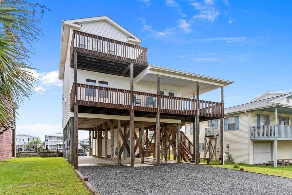 Life of Sea-Renity / 112 Burlington Street - Canal home with private dock!