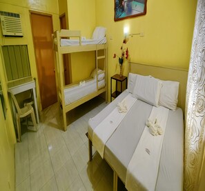 Habitación estándar, 2 camas matrimoniales | Wifi gratis