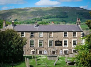 Front of property - The White Hart Inn (Hawes)