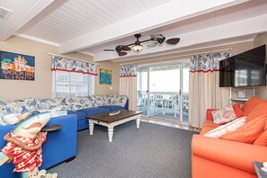 Games room - Beautiful townhouse with outdoor pool  Free WiFi, linens included and right at the beach. (Ocean City)