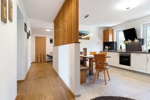 Dining - Apartment 'Schererhof Dolomitenblick' with Mountain View, Shared Garden and Wi-Fi (Castelrotto)