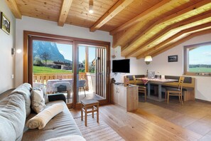 Fernseher, Tischtennisplatte