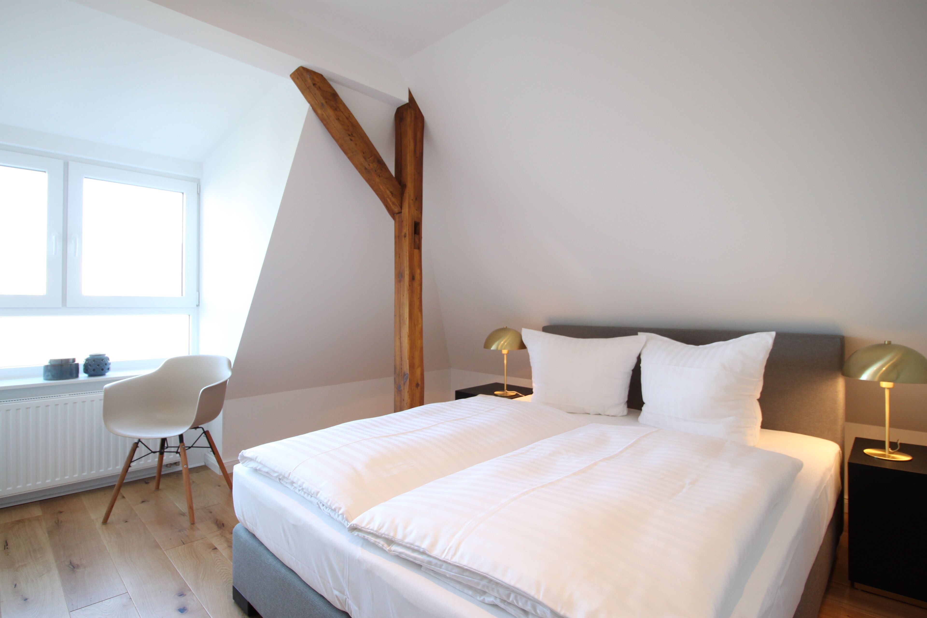 2 bedrooms, travel crib, free WiFi, bed sheets