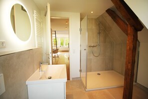 Dusche, Haartrockner, Seife
