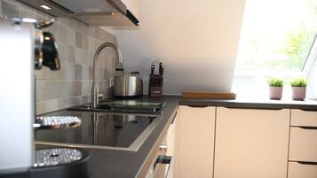 KĂŒhlschrank, Ofen, Herdplatte, GeschirrspĂŒler