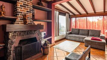TV, fireplace
