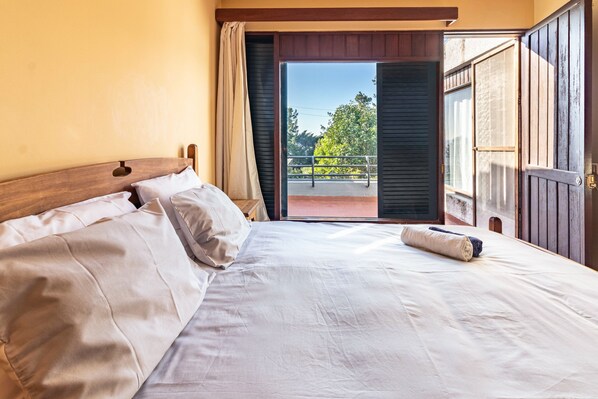 2 عدّة غرف نوم ومكواة/لوح كي وواي فاي مجانًا وملاءات أسرّة