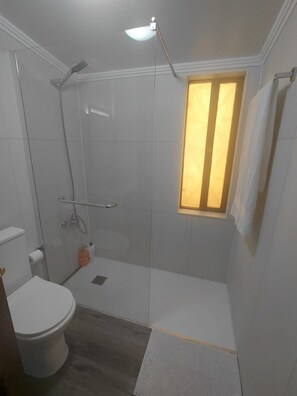 أحواض استحمام، مجففات شعر، مناشف